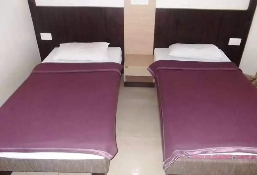 Hotelli Nikhil Garden