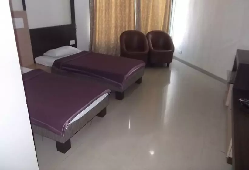 Hotelli Nikhil Garden