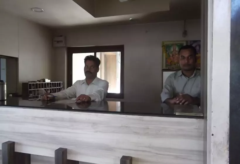 Hotelli Nikhil Garden