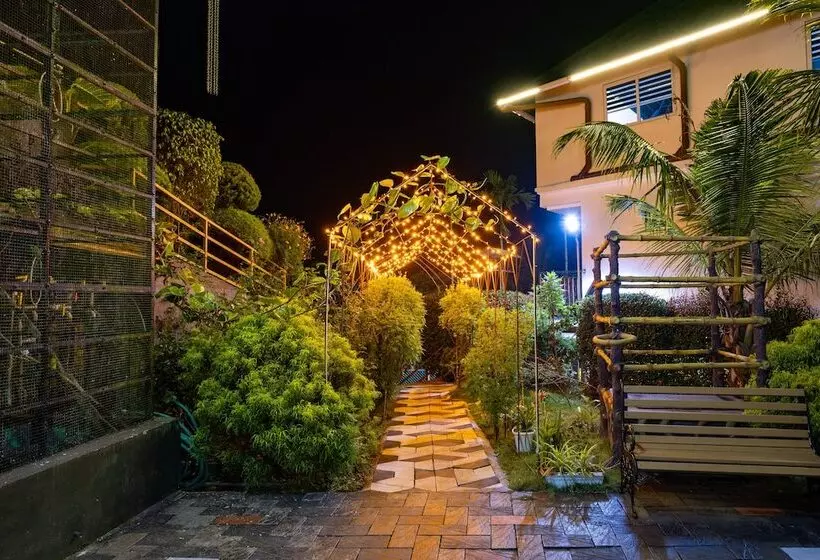 Hotelli Star Emirates Luxury Resort And Spa, Munnar