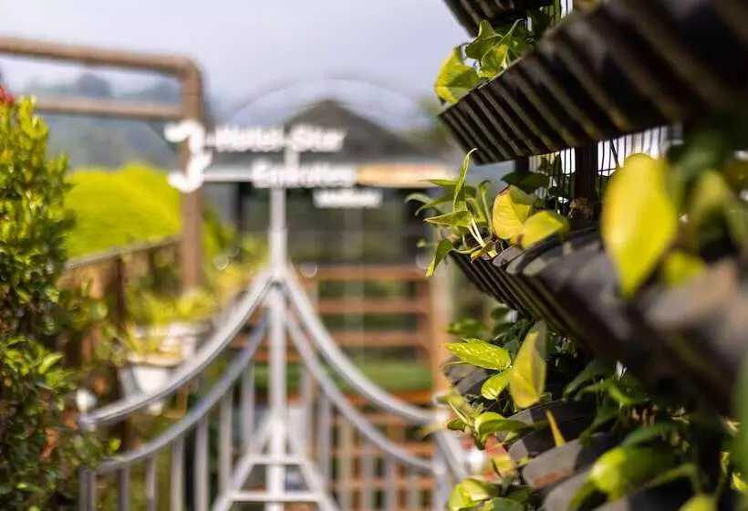 Hotelli Star Emirates Luxury Resort And Spa, Munnar