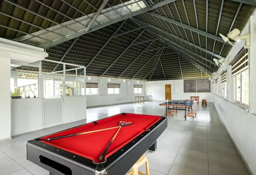 Hotelli Star Emirates Luxury Resort And Spa, Munnar