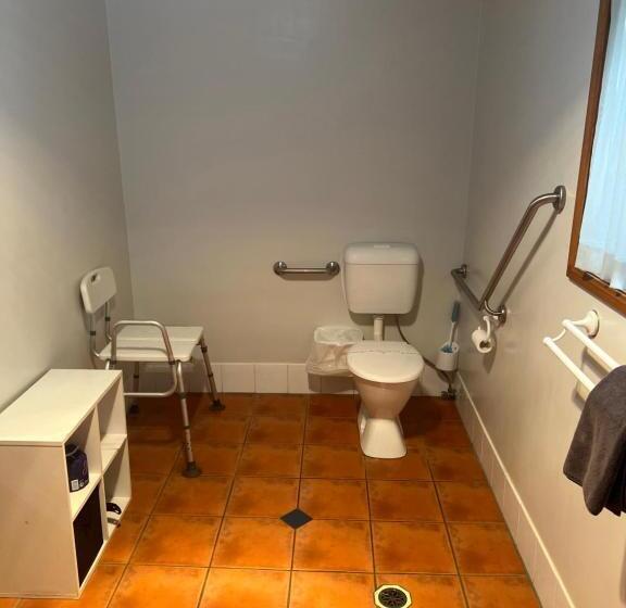 모텔 Asters On James Motor Inn