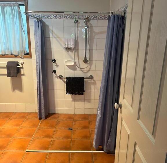 모텔 Asters On James Motor Inn