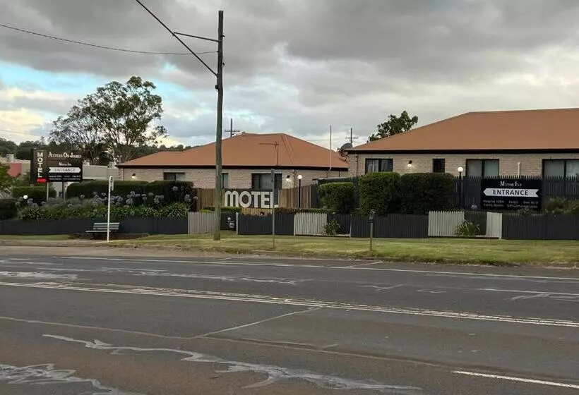 モーテル Asters On James Motor Inn