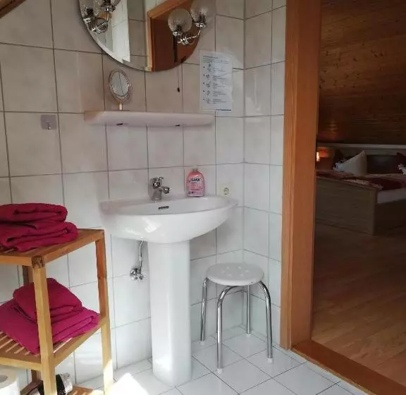 ペンション Am Waldrand Spreewald