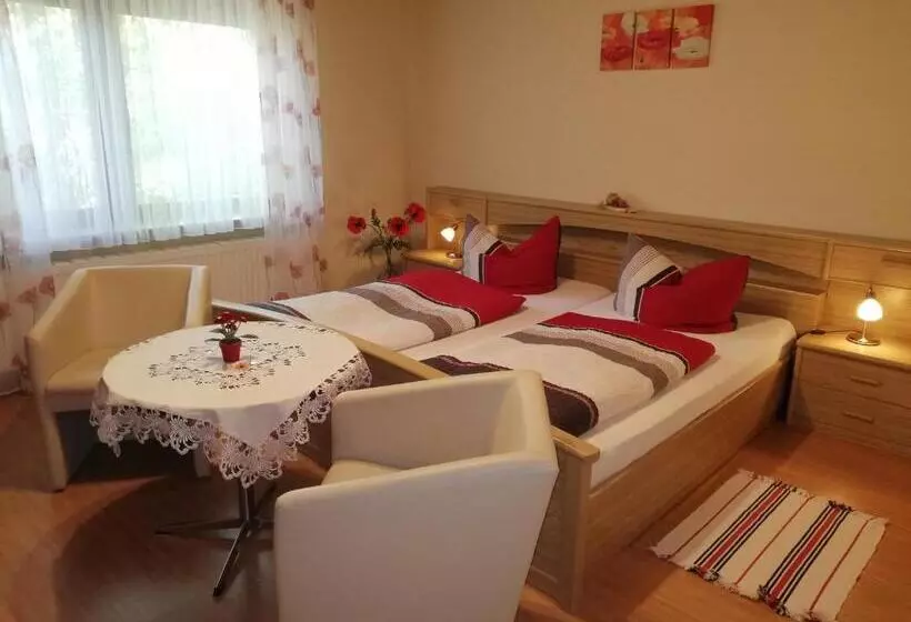 ペンション Am Waldrand Spreewald