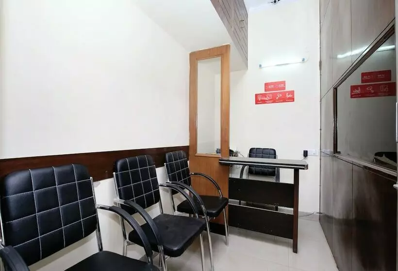 ペンション Satyam Home Stay By Oyo Rooms