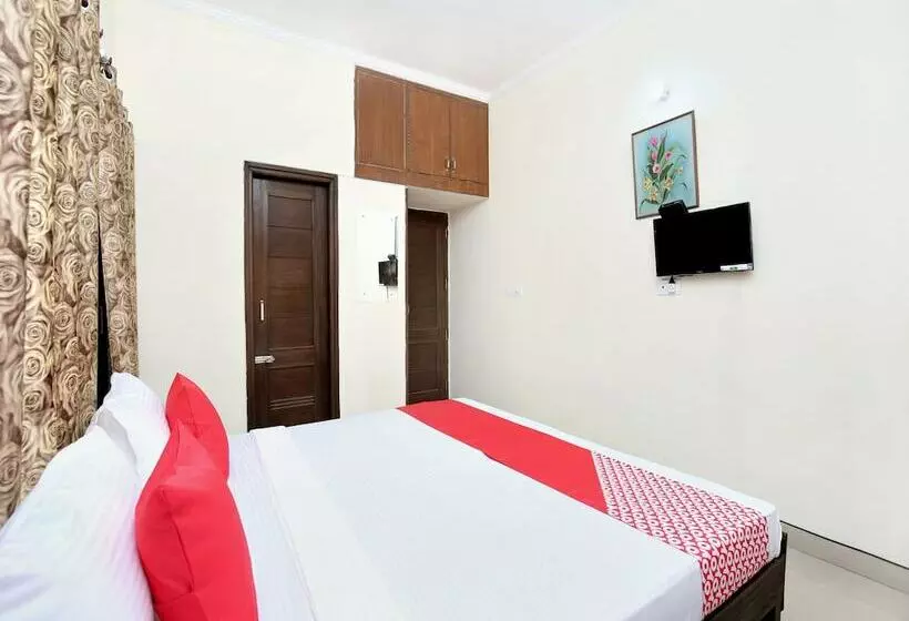 ペンション Satyam Home Stay By Oyo Rooms