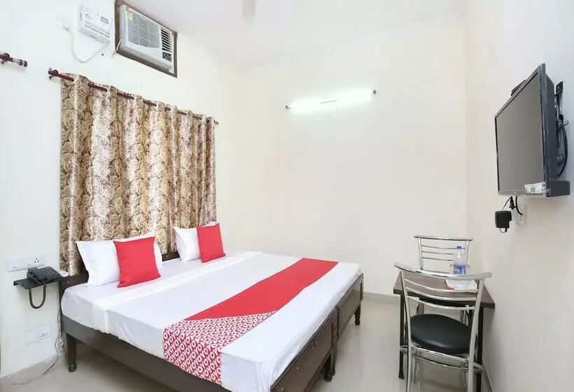 ペンション Satyam Home Stay By Oyo Rooms