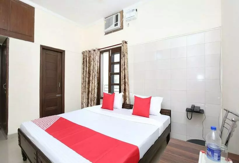ペンション Satyam Home Stay By Oyo Rooms