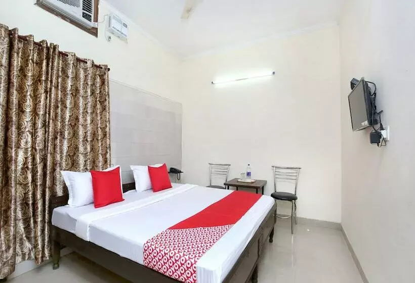 ペンション Satyam Home Stay By Oyo Rooms