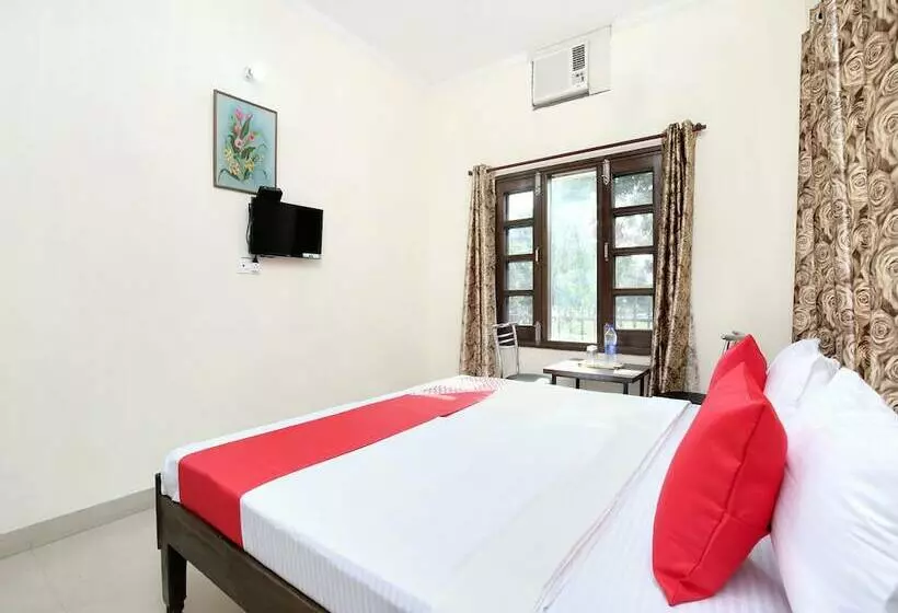ペンション Satyam Home Stay By Oyo Rooms