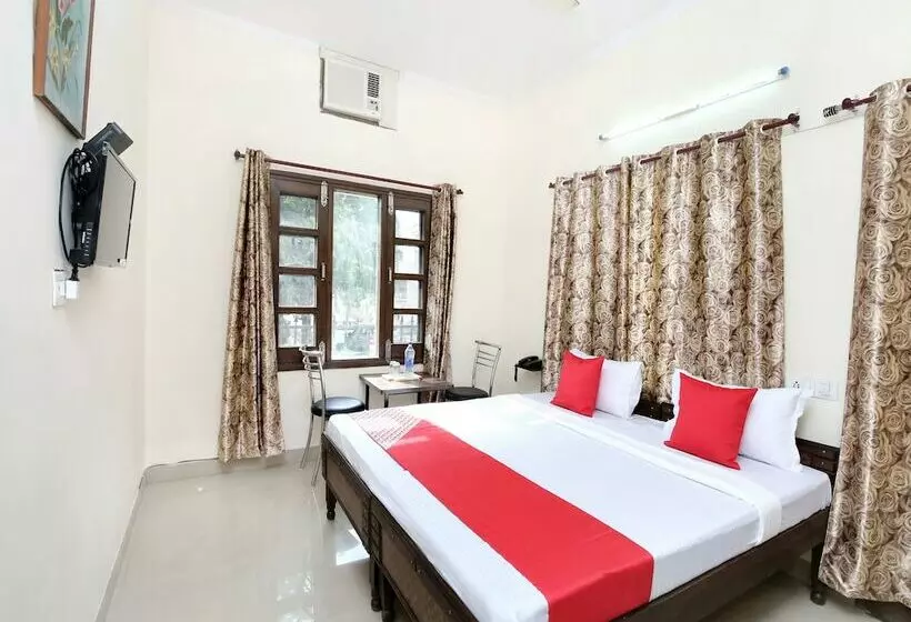 ペンション Satyam Home Stay By Oyo Rooms