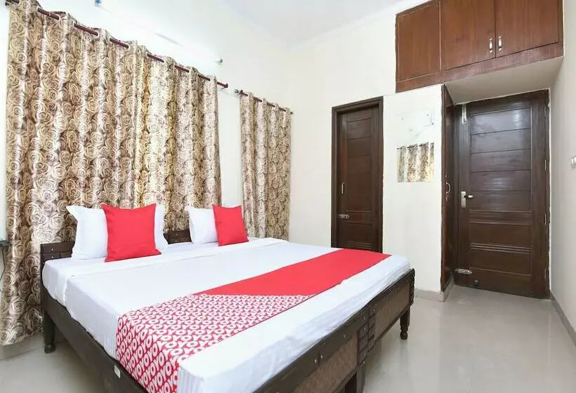 ペンション Satyam Home Stay By Oyo Rooms