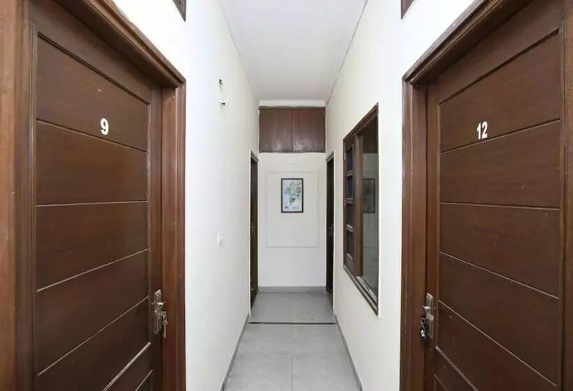 ペンション Satyam Home Stay By Oyo Rooms