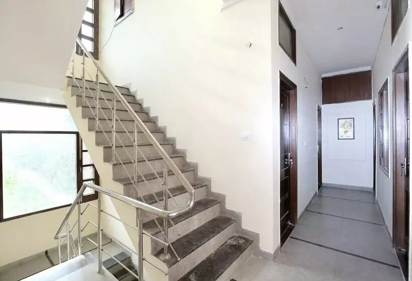 ペンション Satyam Home Stay By Oyo Rooms