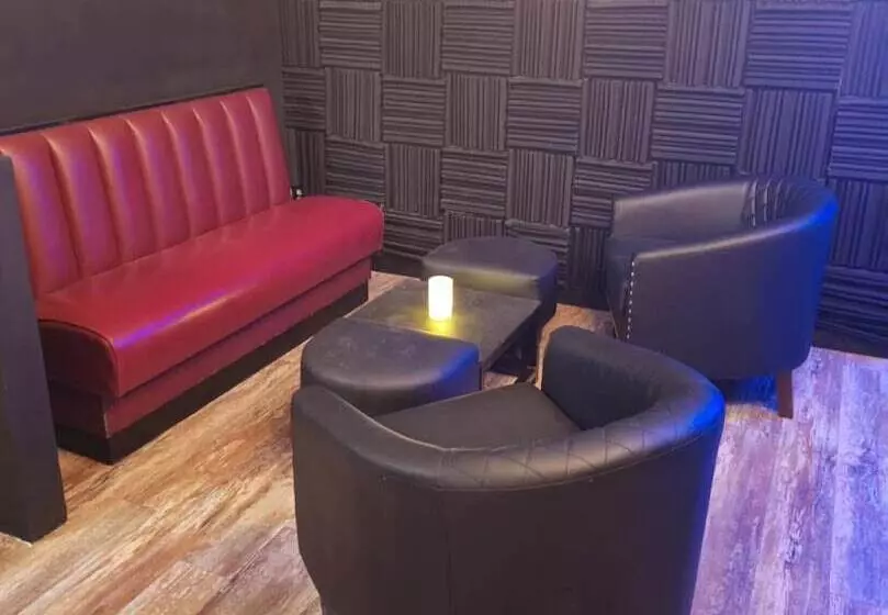 Boarders Inn & Suites By Cobblestone Hotels   Brush
