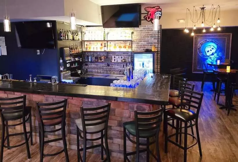 Boarders Inn & Suites By Cobblestone Hotels   Brush