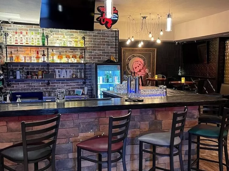 Boarders Inn & Suites By Cobblestone Hotels   Brush