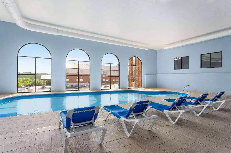 هتل Americinn By Wyndham Branson & Conference Center