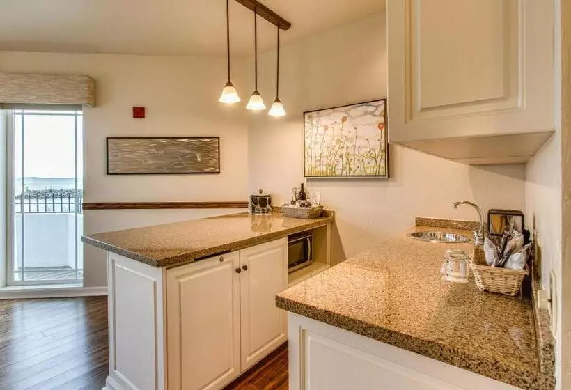 هتل Bellwether On Bellingham Bay