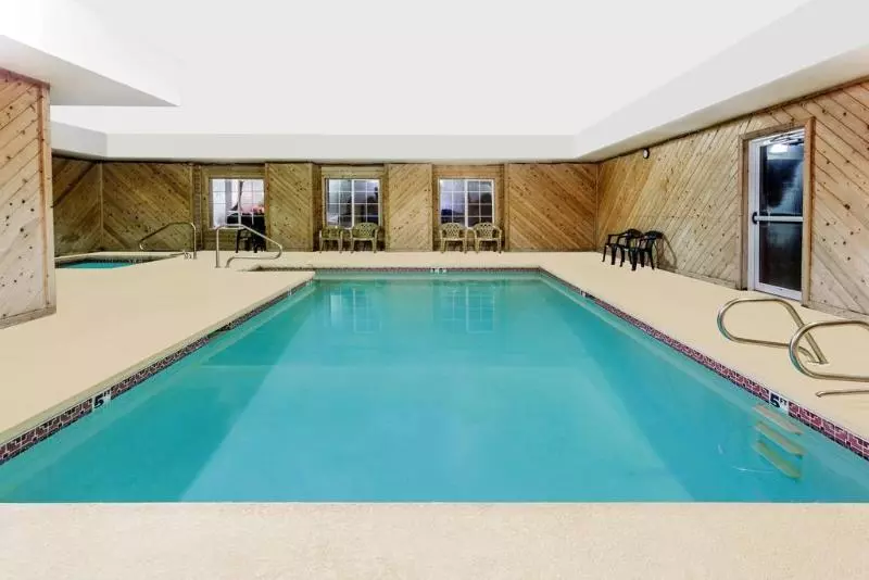 Boarders Inn & Suites By Cobblestone Hotels   Brush