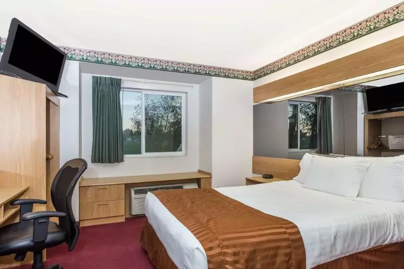 Boarders Inn & Suites By Cobblestone Hotels   Brush