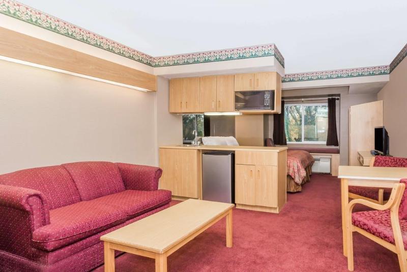 Boarders Inn & Suites By Cobblestone Hotels Brush