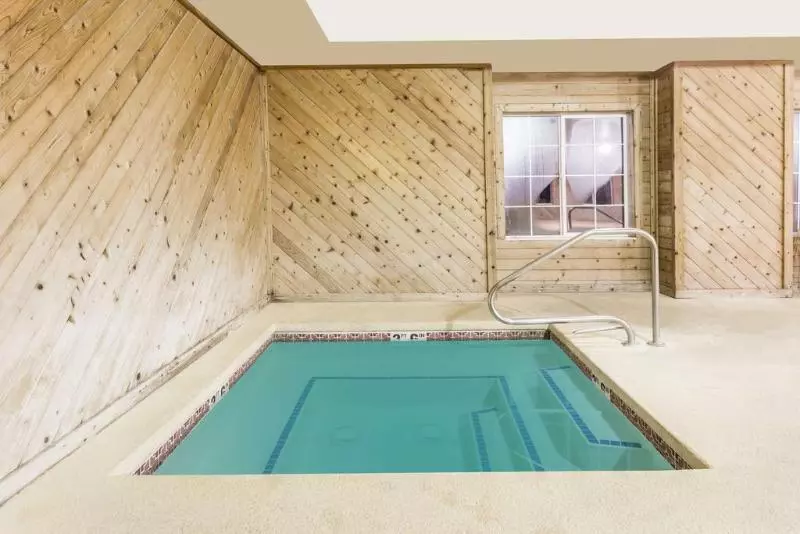 Boarders Inn & Suites By Cobblestone Hotels   Brush