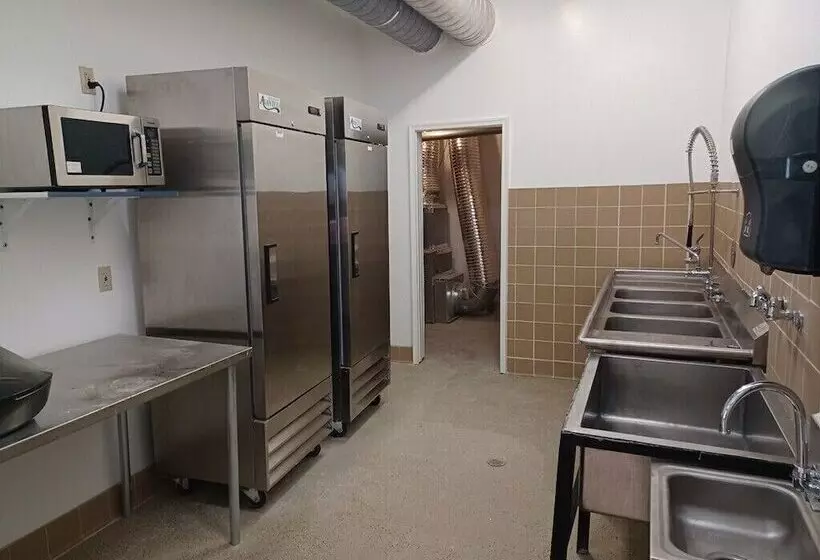 Boarders Inn & Suites By Cobblestone Hotels   Brush