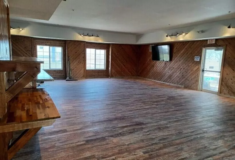 Boarders Inn & Suites By Cobblestone Hotels   Brush