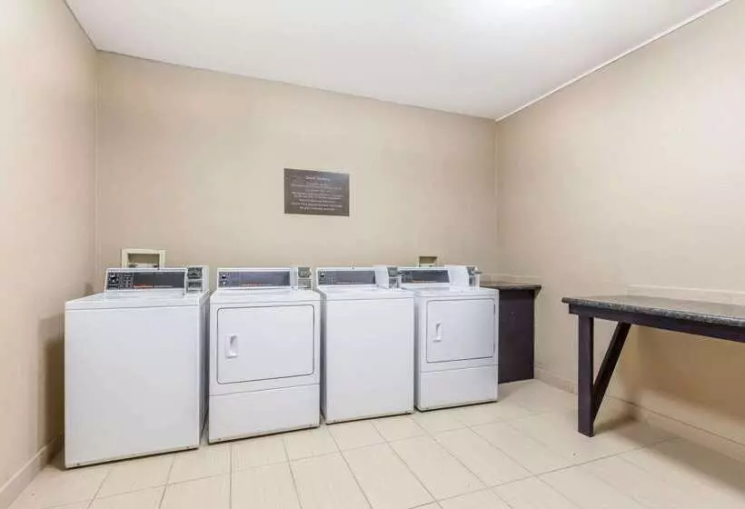 هتل Comfort Inn & Suites Crystal Inn Sportsplex