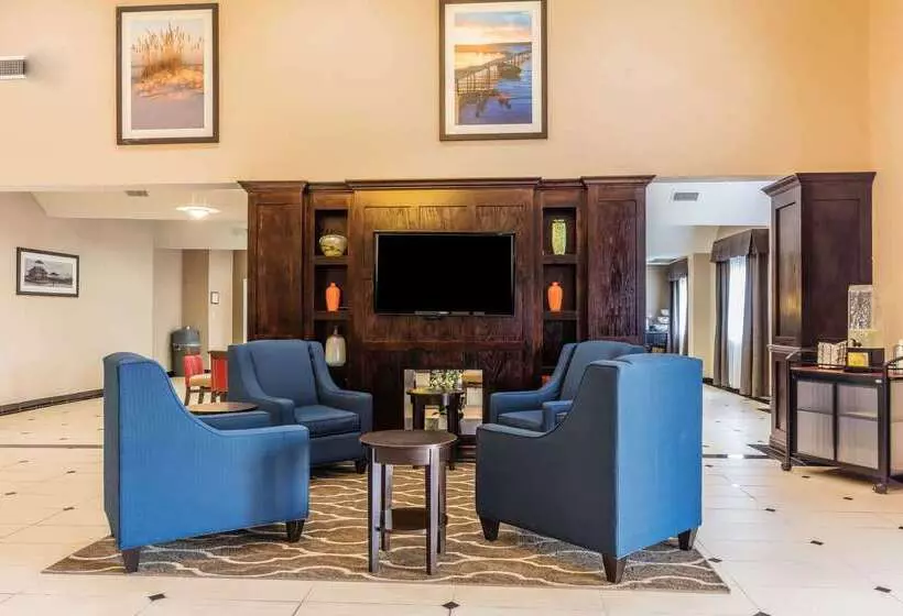 هتل Comfort Inn & Suites Crystal Inn Sportsplex