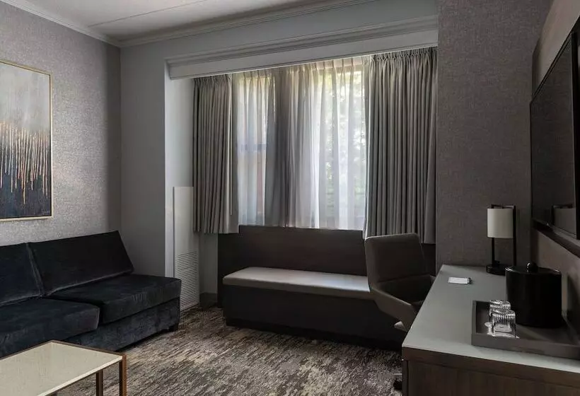 בית מלון כפרי Courtyard By Marriott Chicago At Medical District Uic