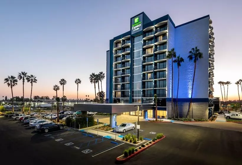 호텔 Holiday Inn Express & Suites Santa Ana   Orange County, An Ihg