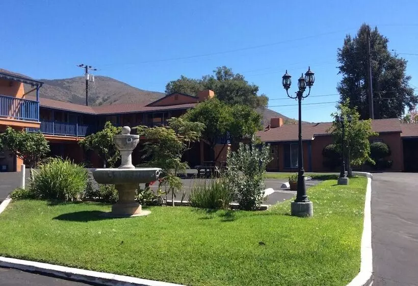 בית מלון כפרי Los Padres Inn