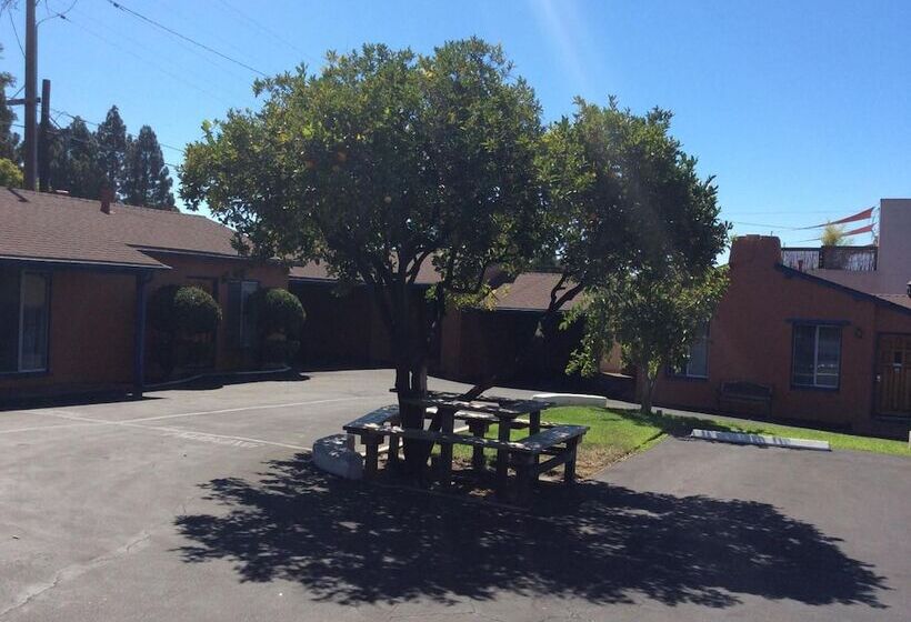 هتل Los Padres Inn