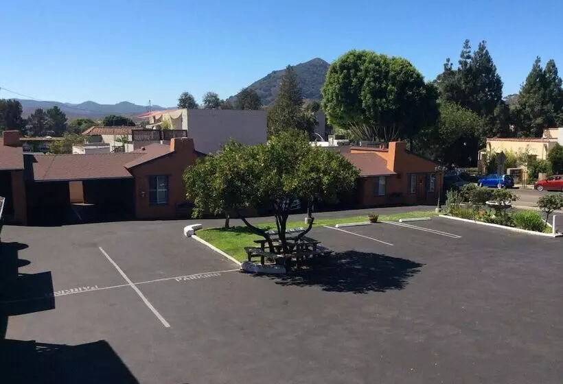 בית מלון כפרי Los Padres Inn