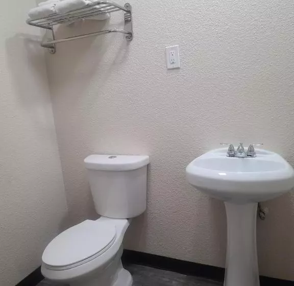 هتل Majestic Inn & Suites