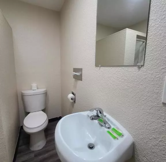 هتل Majestic Inn & Suites