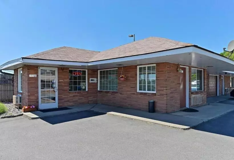 هتل Majestic Inn & Suites