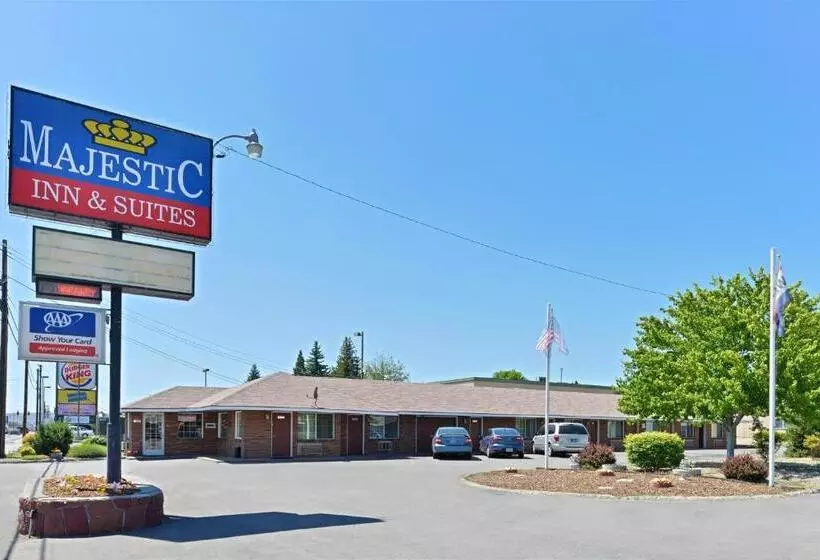 هتل Majestic Inn & Suites