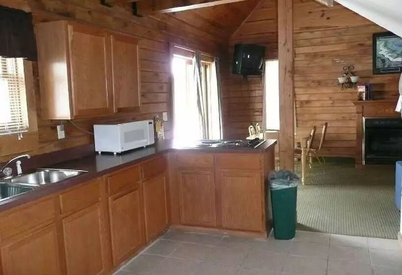 호텔 Mariner's Village Resort