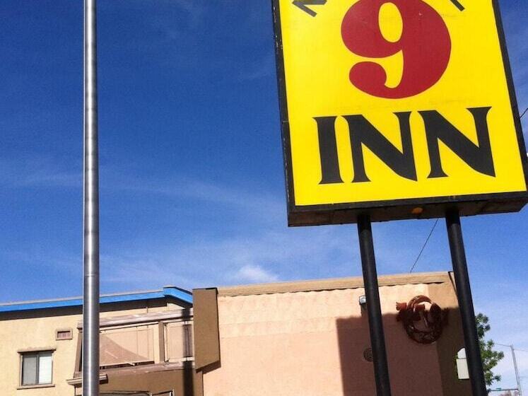 هتل National 9 Inn Sand Canyon