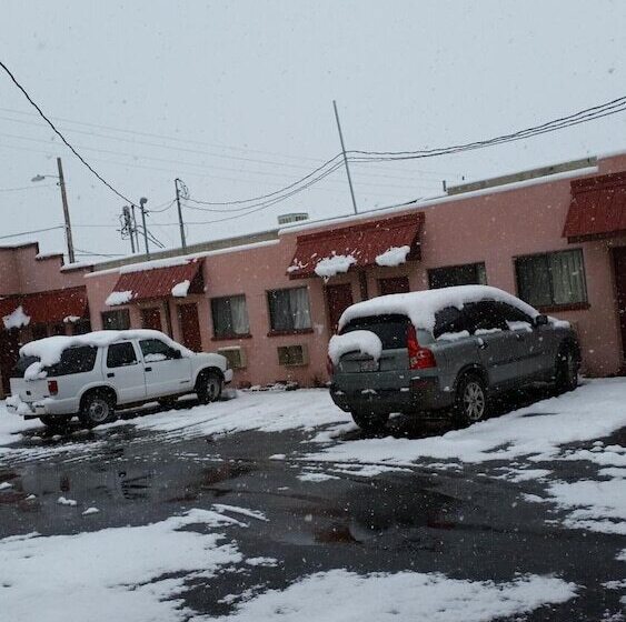 هتل National 9 Inn Sand Canyon