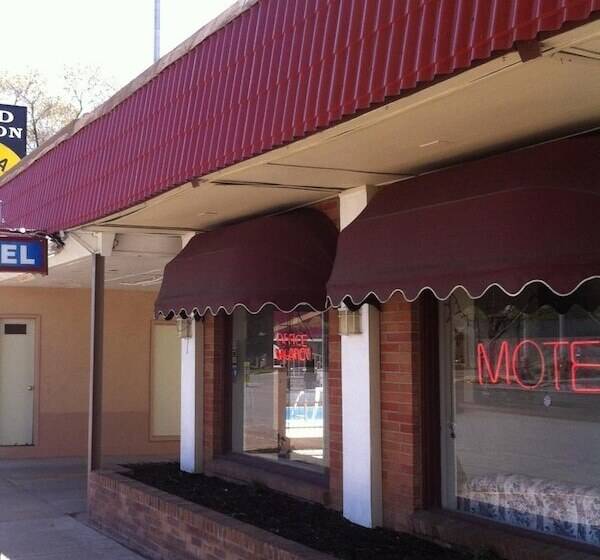 هتل National 9 Inn Sand Canyon