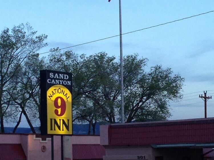 هتل National 9 Inn Sand Canyon