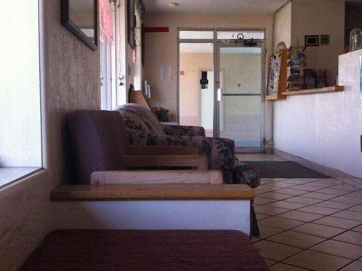 هتل National 9 Inn Sand Canyon