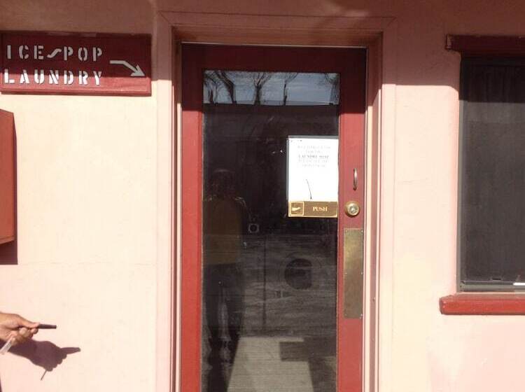 هتل National 9 Inn Sand Canyon